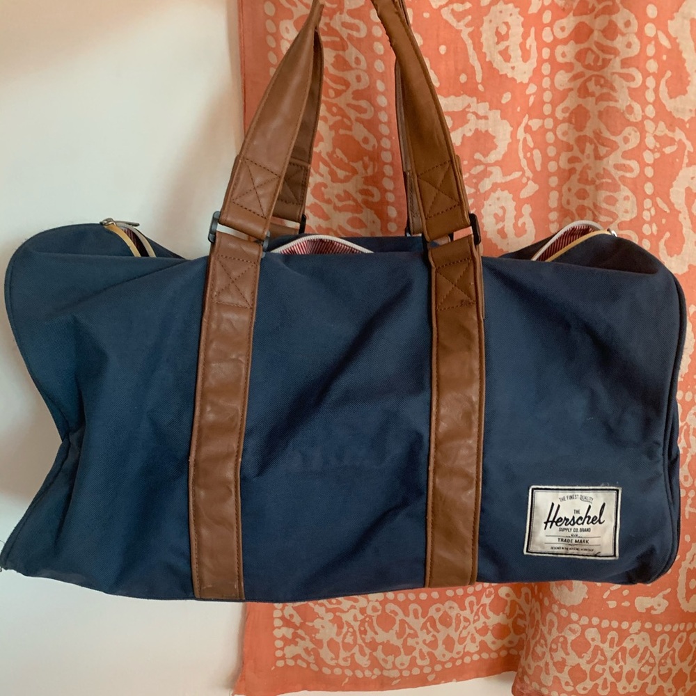HERSCHEL SUPPLY CO. Duffle